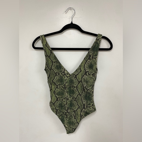 Aritzia Babaton Contour Bodysuit in Snake Print - Picture 1 of 3